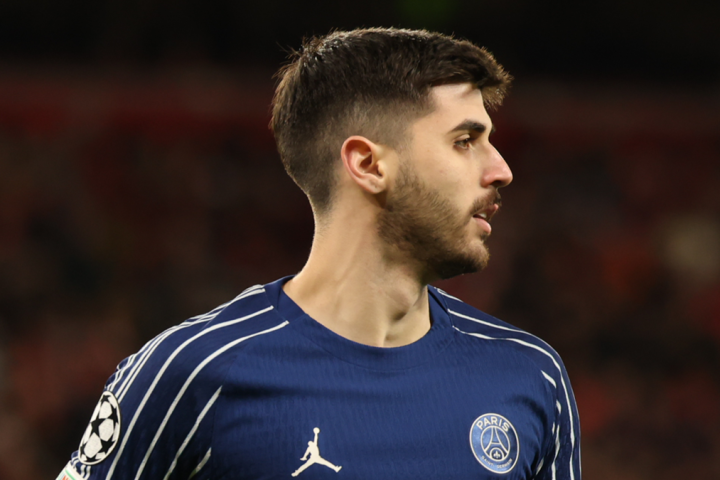 Beraldo em ação pelo PSG nas oitavas de final da Champions League — Foto: Berald