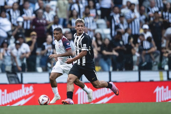 meia-do-atletico-mg-sofre-lesao-durante-treino-e-vira-desfalque
