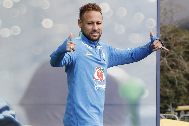 Neymar se recupera de lesão na panturrilha — Foto: Neymar se recupera de lesão n