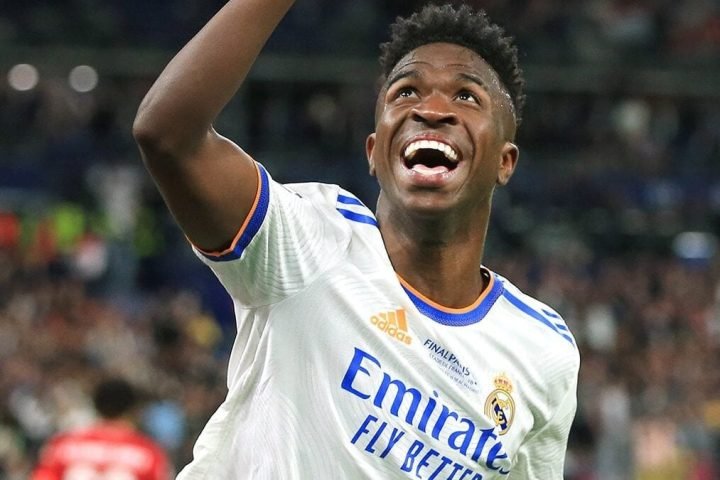 oito-anos-no-bernabeu-sao-muito-curtos-vini-jr-se-declara-ao-real-madrid-apos-a-renovacao