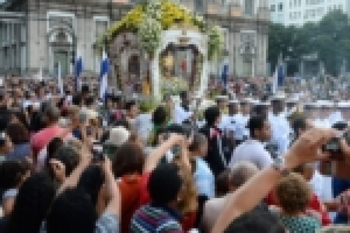 procissao-de-cospus-christi-na-igreja-candelaria-rj-150x150-1