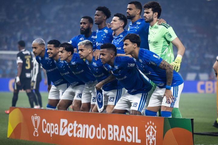 provavel-escalacao-do-cruzeiro-artur-jorge-tera-forca-maxima-para-o-classico