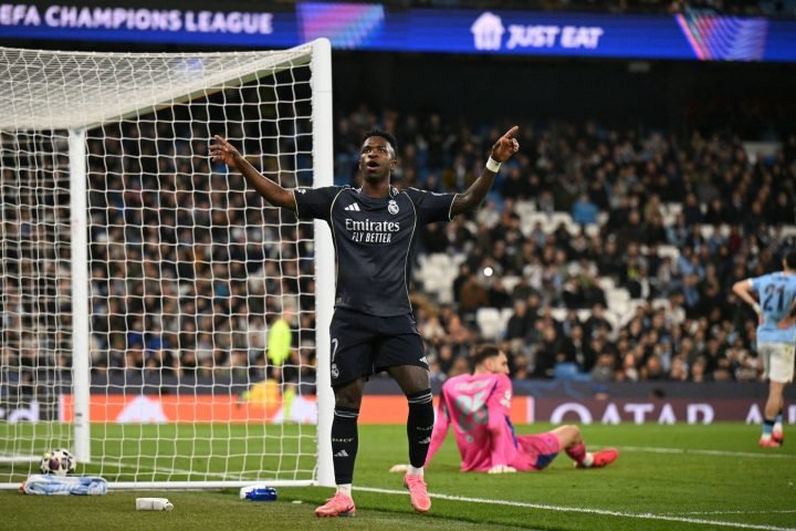 Foto: Vinicius Junior, comemora com Toni Kroos, o gol marcado durante a partida