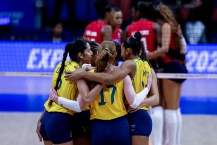 Equipe de Zé Roberto cresce após perder a primeira parcial e fecha jogo em Brasí