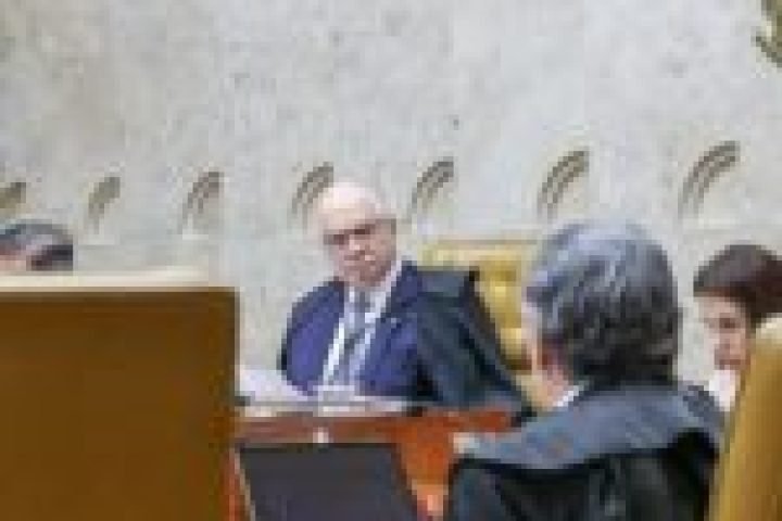 stf-edson-fachin-olha-para-luiz-fux-150x150-1