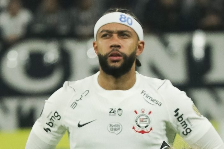 vai-renovar-com-o-corinthians-memphis-publica-mensagem-enigmatica