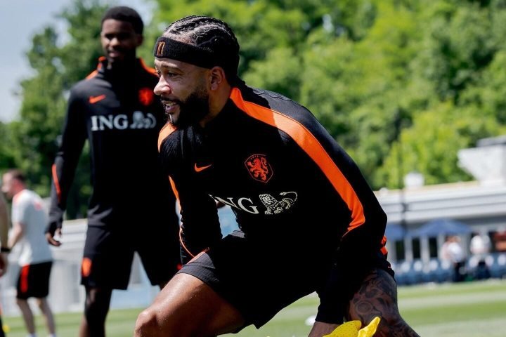 Noa Lang chamou atenção ao aparecer com a camisa do Corinthians — Foto: Noa Lang