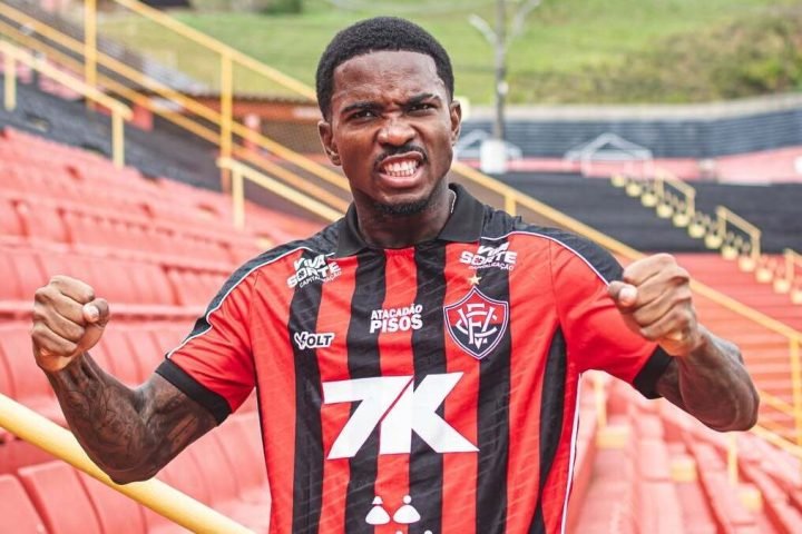 vitoria-anuncia-a-contratacao-do-zagueiro-caca-emprestado-pelo-corinthians